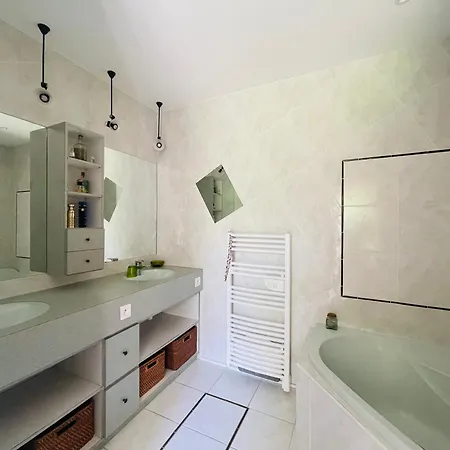 La Avec Piscine Villa *