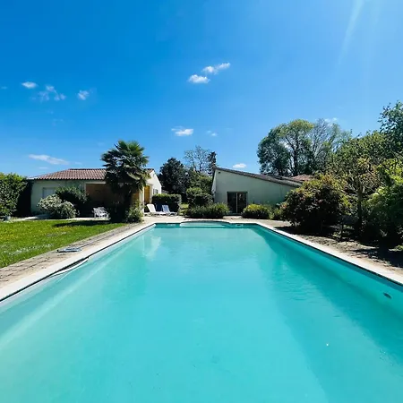 La Avec Piscine Saint-Georges-des-Coteaux