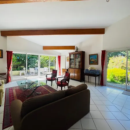 Villa La Avec Piscine Saint-Georges-des-Coteaux